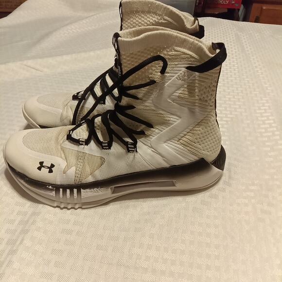 Under Armour Women's Highlight Ace 2.0 Volleyball Shoes 8.5 Black/White - Picture 2 of 6